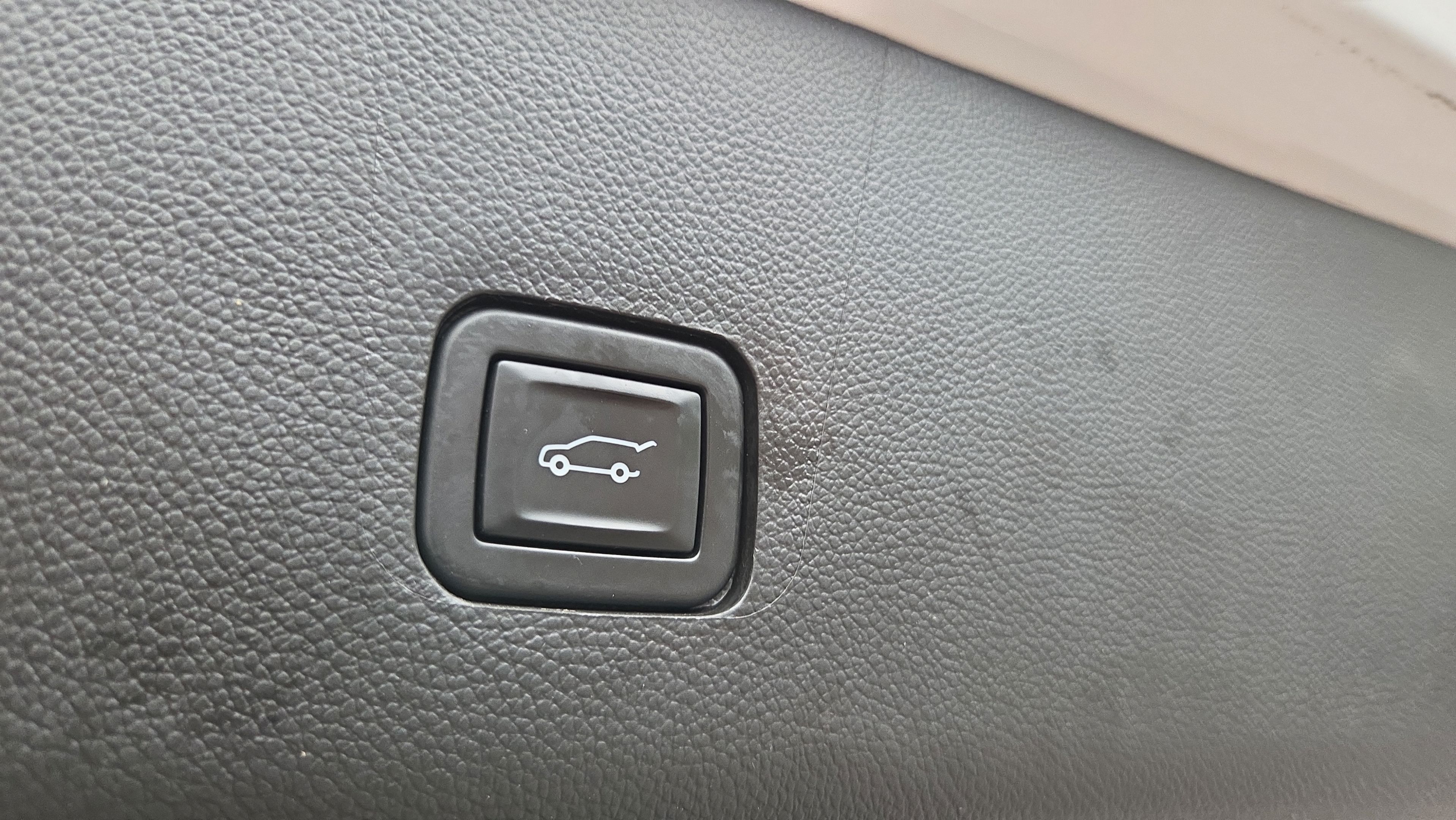 Used 2021 Chevrolet Traverse LT FWD image 18