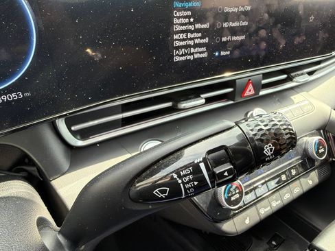 Used 2025 Hyundai Elantra SEL FWD image 32
