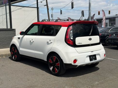 Used 2018 Kia Soul + FWD image 7
