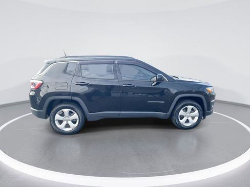 Used 2017 Jeep Compass Latitude image 9