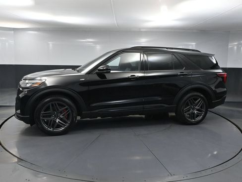 Used 2025 Ford Explorer ST-Line w/ ST-Line Street Pack AWD/4WD image 8