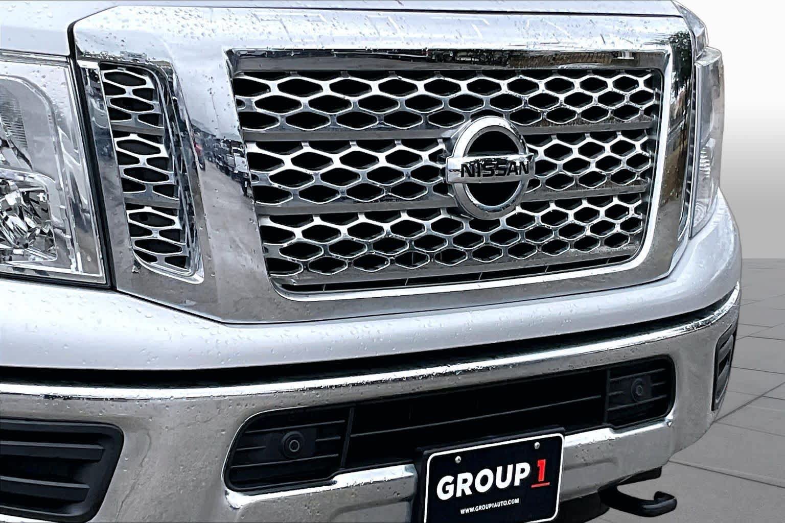 Used 2018 Nissan Titan SV w/ SV Convenience Package AWD/4WD image 26