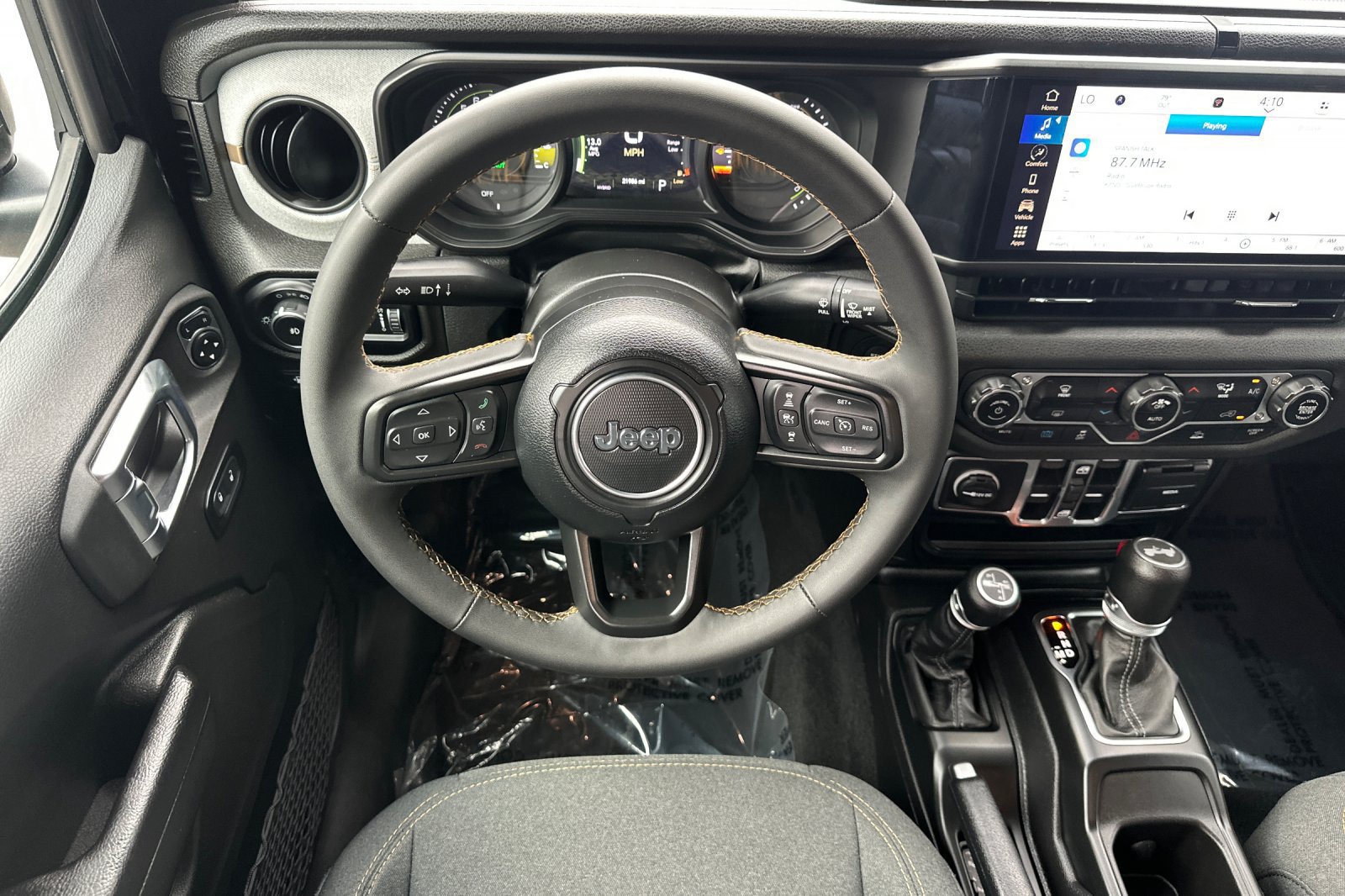 Used 2024 Jeep Wrangler Unlimited w/ LED Headlamp & Fog Lamp Group AWD/4WD image 15