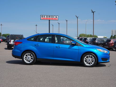 Used 2015 Ford Focus SE w/ SE Cold Weather Package FWD image 2