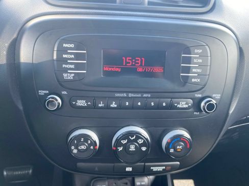 Used 2014 Kia Soul FWD image 16