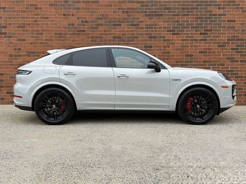 New 2025 Porsche Cayenne S AWD/4WD image 8