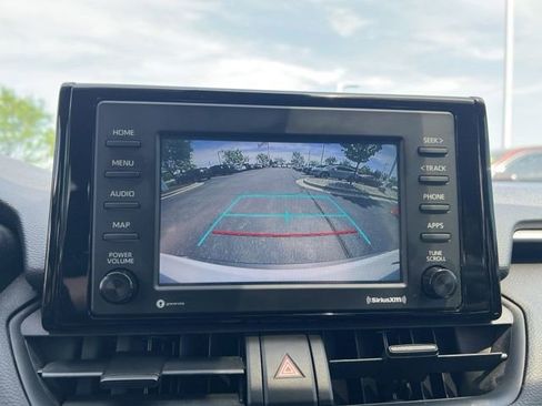 Used 2021 Toyota RAV4 LE AWD/4WD image 18
