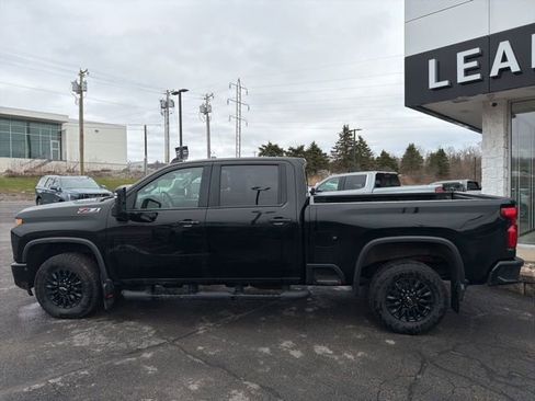 Used 2021 Chevrolet Silverado 2500 LT w/ Midnight Edition image 2