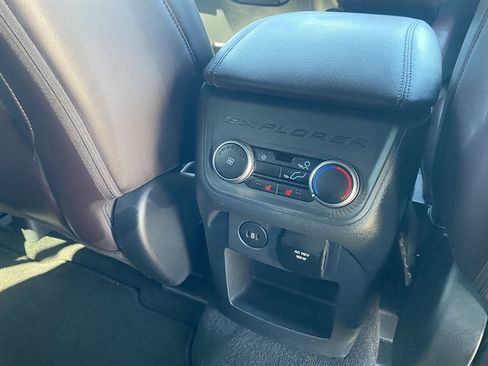 Used 2026 Ford Explorer Platinum AWD/4WD image 9