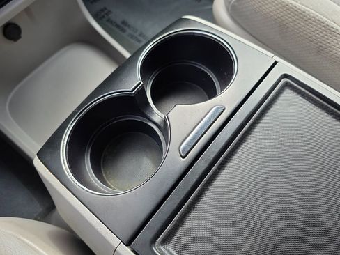 Used 2019 Toyota Sienna LE image 38