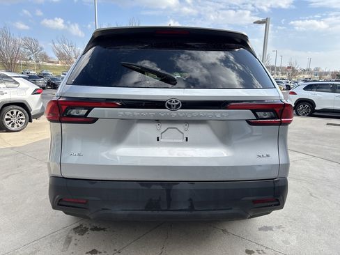 Used 2025 Toyota Grand Highlander XLE image 8
