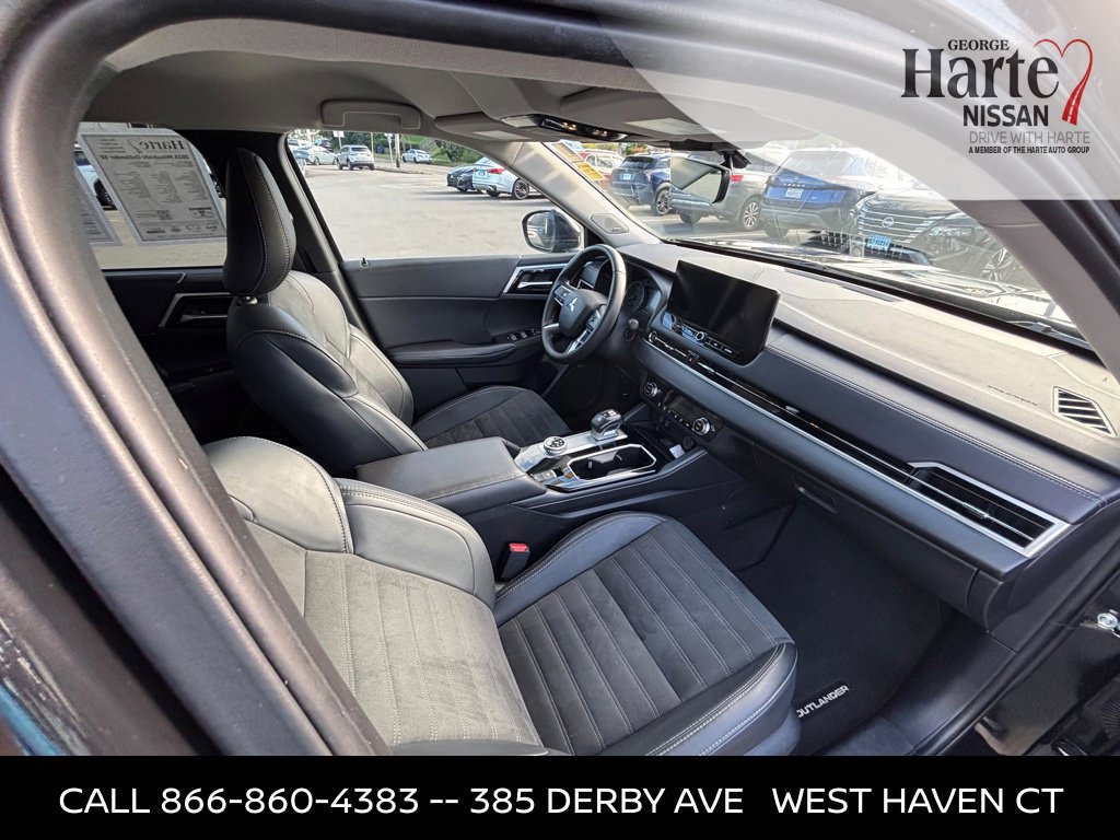 Used 2025 Mitsubishi Outlander SE AWD/4WD image 32