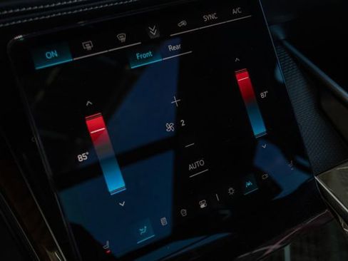 Used 2025 Cadillac Escalade Premium Luxury Platinum image 22