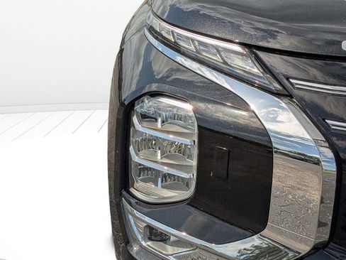 Used 2025 Mitsubishi Outlander AWD image 9