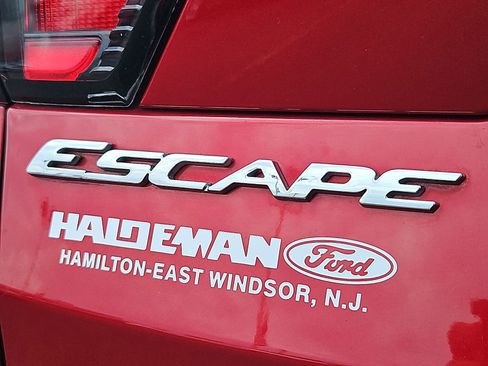 Used 2018 Ford Escape SEL image 30