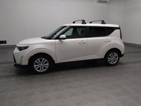 Used 2023 Kia Soul LX image 2