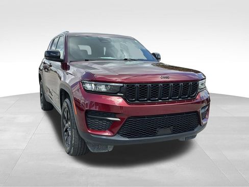 Used 2024 Jeep Grand Cherokee Altitude AWD/4WD image 11