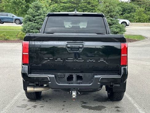 Used 2025 Toyota Tacoma TRD Off-Road AWD/4WD image 4