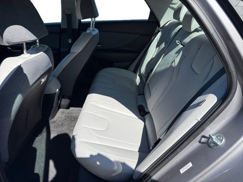 Certified 2025 Hyundai Elantra Limited image 16