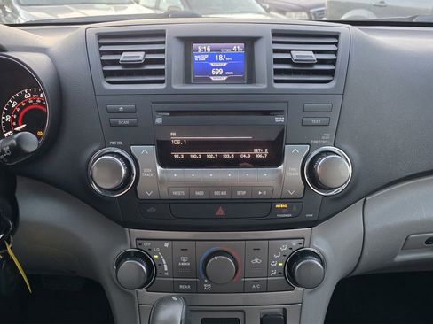 Used 2012 Toyota Highlander SE w/ Tow Pkg image 17