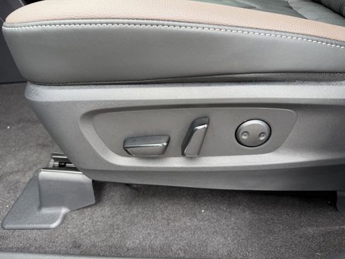 New 2026 Nissan Pathfinder Platinum AWD/4WD image 24