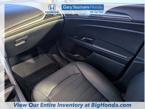 Used 2018 Ford Fusion SE w/ Fusion SE Technology Package image 17