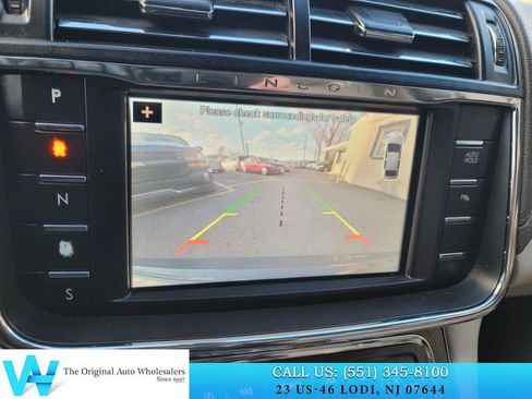 Used 2017 Lincoln Continental Select image 20