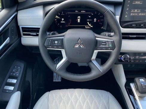 New 2025 Mitsubishi Outlander SEL image 4