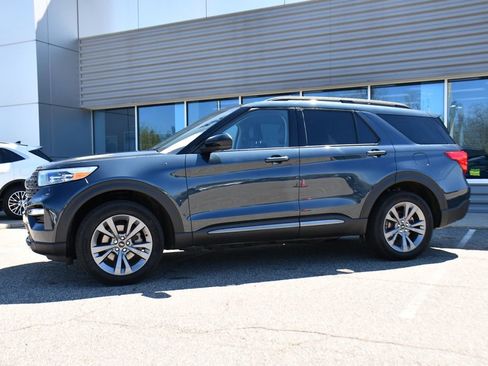 Used 2024 Ford Explorer XLT w/ Equipment Group 202A AWD/4WD image 2