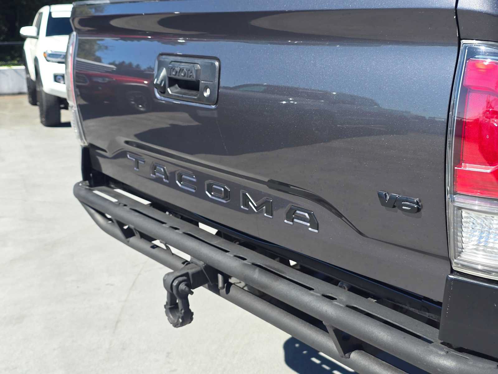 Used 2023 Toyota Tacoma TRD Off-Road w/ Black Out Package (TMS) AWD/4WD image 13
