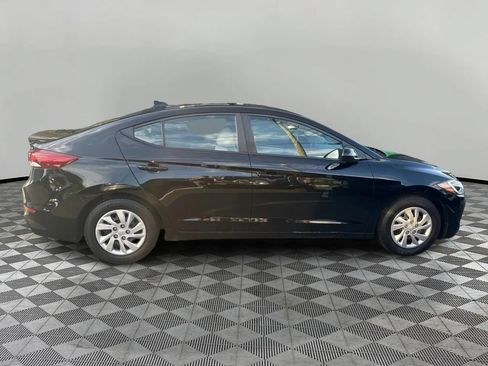 Used 2017 Hyundai Elantra SE FWD image 4
