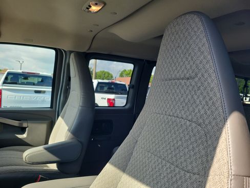 Used 2025 GMC Savana 3500 LT w/ LT Preferred Equipment Group RWD image 13