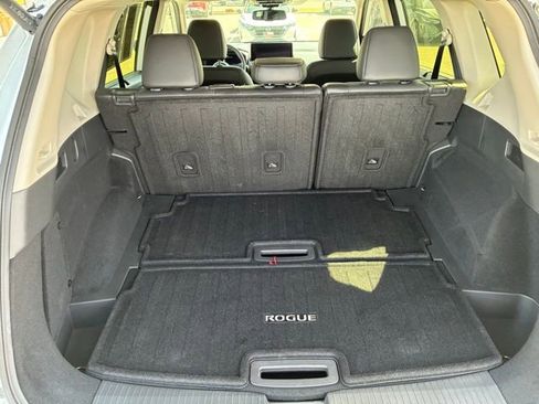Certified 2025 Nissan Rogue SL w/ Tech Package image 17