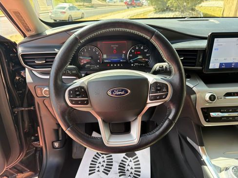 Certified 2022 Ford Explorer XLT w/ Equipment Group 202A AWD/4WD image 16