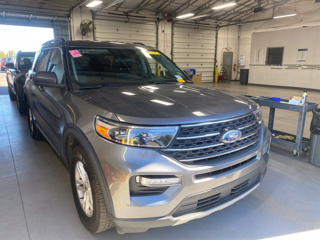 Used 2022 Ford Explorer XLT w/ Equipment Group 202A AWD/4WD image 1