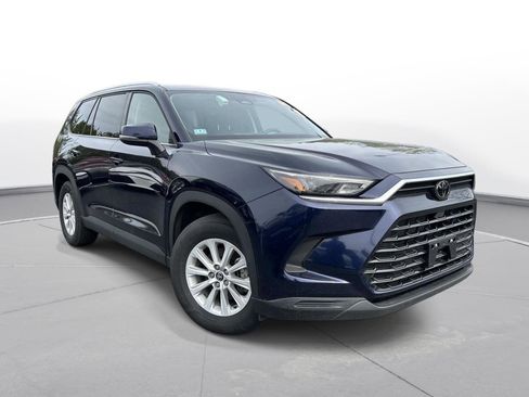Used 2025 Toyota Grand Highlander FWD image 4