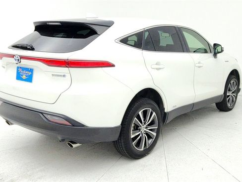 Used 2021 Toyota Venza LE image 6