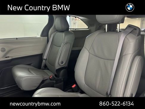 Used 2023 Toyota Sienna Limited image 25