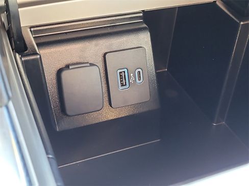 Certified 2022 Ford Explorer XLT w/ Equipment Group 202A image 26