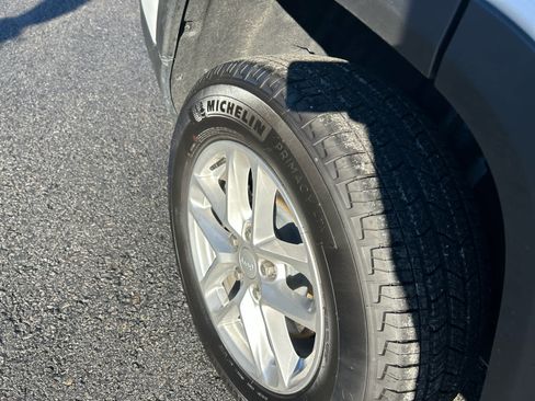 Used 2025 Jeep Grand Cherokee L Laredo w/ Luxury Tech Group I image 23