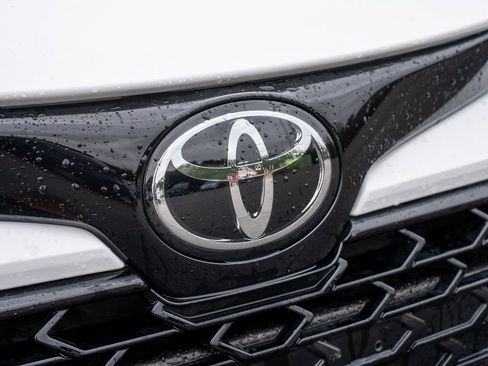 Certified 2025 Toyota Corolla SE image 3