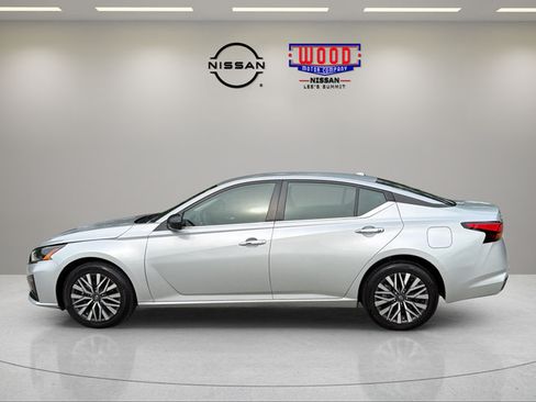 Used 2024 Nissan Altima 2.5 SV AWD/4WD image 5