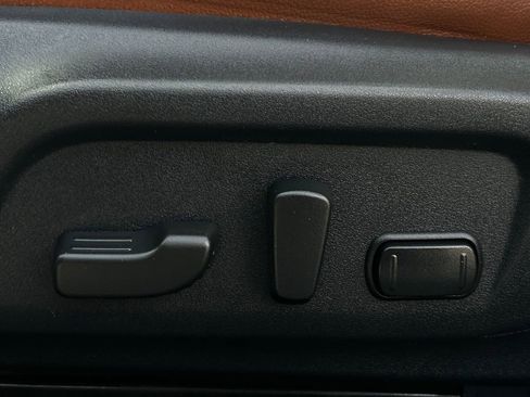 Used 2017 Subaru Outback 2.5i Touring image 38