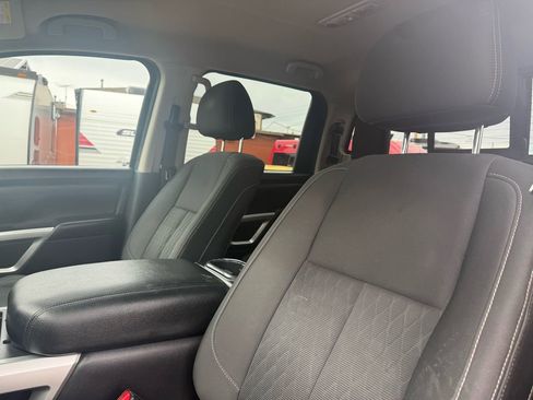 Used 2017 Nissan Titan SV image 14