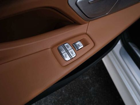 Used 2020 BMW 750i xDrive xDrive M SPORT LINE image 24