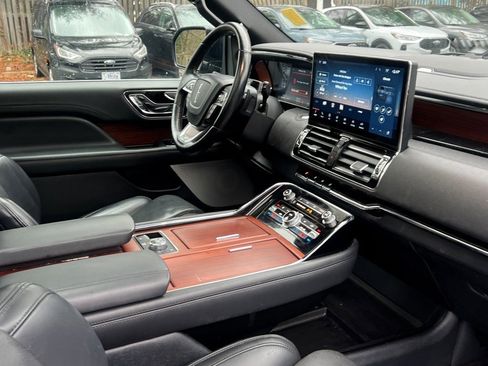 Used 2022 Lincoln Navigator Reserve image 13