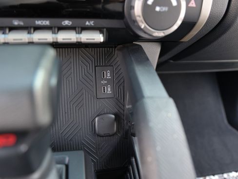 Used 2024 Toyota Tacoma TRD Off-Road image 27