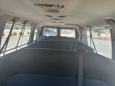 Used 2014 Ford E-350 and Econoline 350 XLT RWD image 15