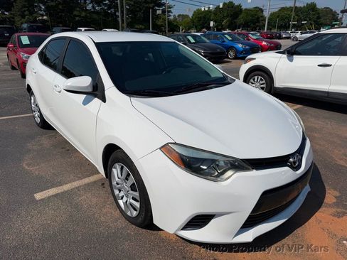 Used 2016 Toyota Corolla LE FWD image 3