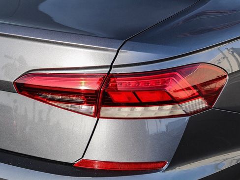 Used 2022 Volkswagen Passat 2.0T image 7